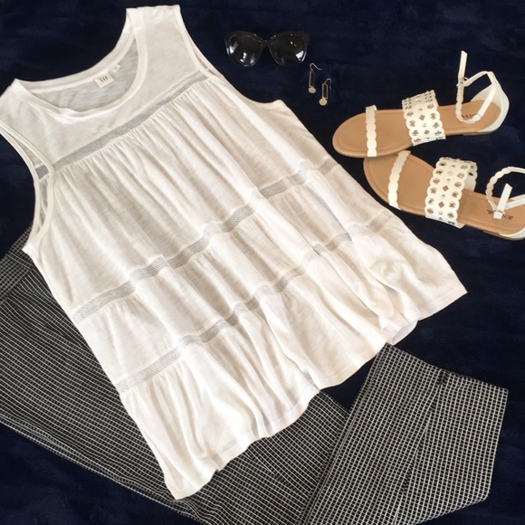 GAP Tops - GAP White Tank Top with an Edge & Great Drape